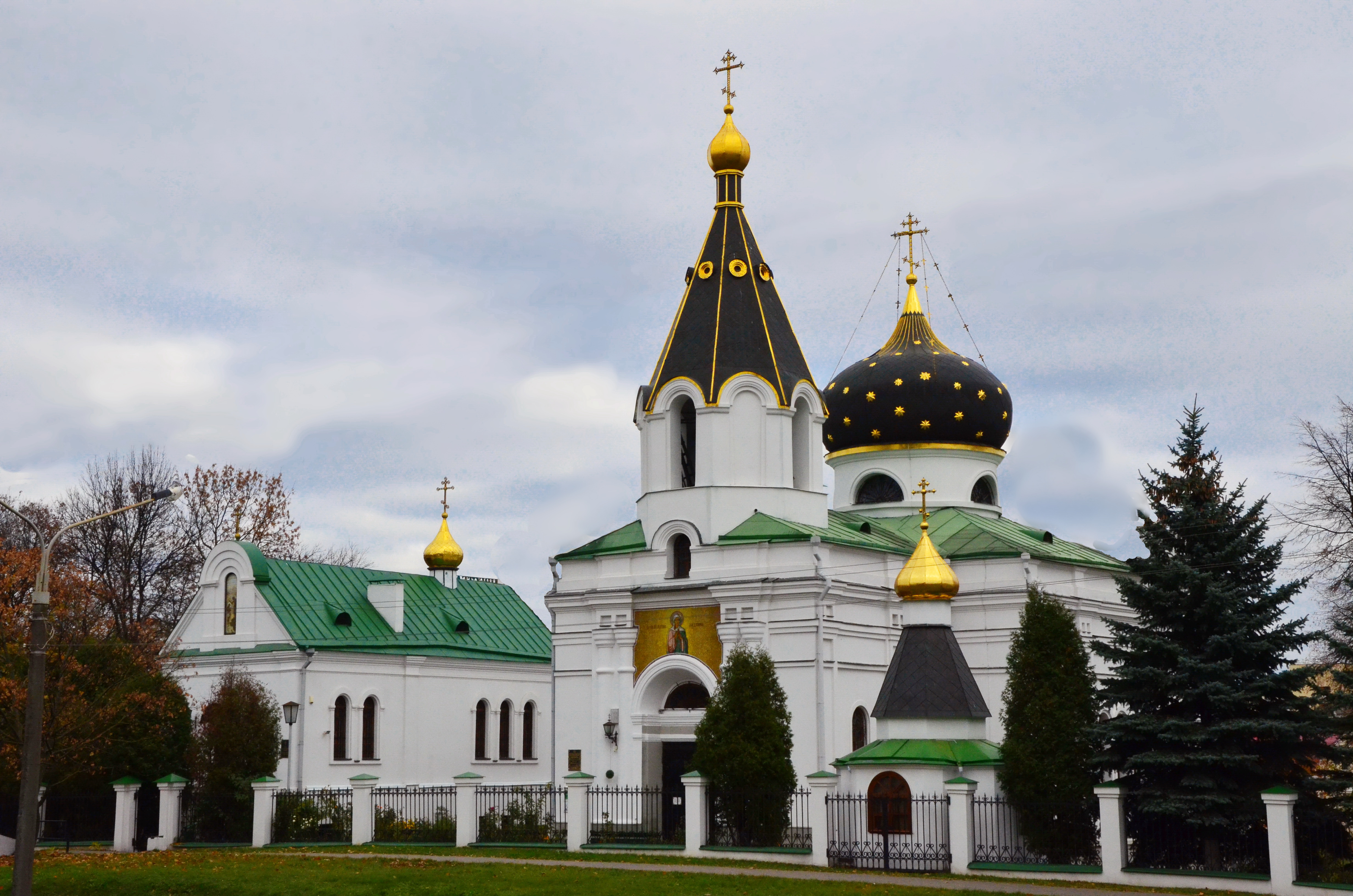 Maria church. Минск Церковь Марии Магдалины. Церковь св. Марии Магдалины. Храм в честь Святой равноапостольной Марии Магдалины. Церковь Марии Магдалины в Минске фото.