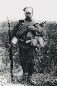 В.С. Ершов – солдат музыкальной команды 12-го Барнаульского пехотного полка под Мукденом. Снимок 1904-1905 гг.